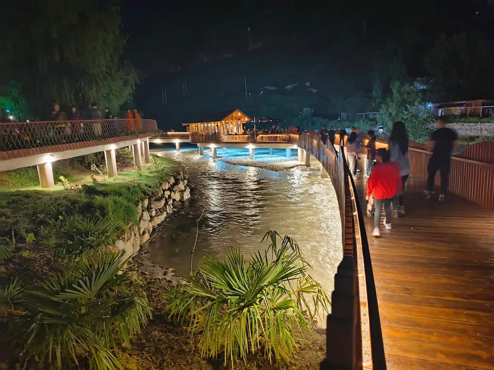 walking-deck-changyul-park-bhutan.webp